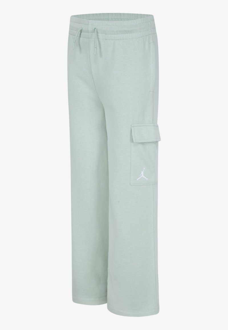 Lysegrønne cargo-joggers lavet af blødt bomuld, med elastisk talje, side lommer og et hvidt logo-accent på låret.