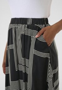 Kaffe DONNY - A-linjainen hame - black beige graphic lines