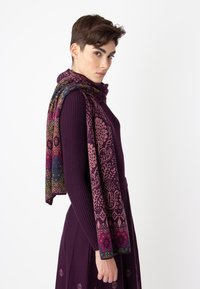 Ivko Bufanda - plum