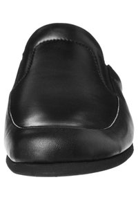 Sort læder slip-on sko med en glat tekstur, rund tå, minimal syning og en flad gummisåle.