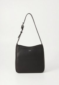 Černá kožená kabelka přes rameno s nastavitelným popruhem a stříbrnou sponou, na přední straně uprostřed malé logo „JOOP!“.