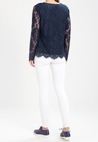 Cream Blus - dark blue