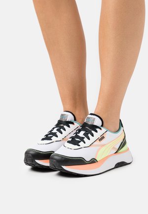 CRUISE RIDER RAVE - Sneakers basse - white/fizzy melon