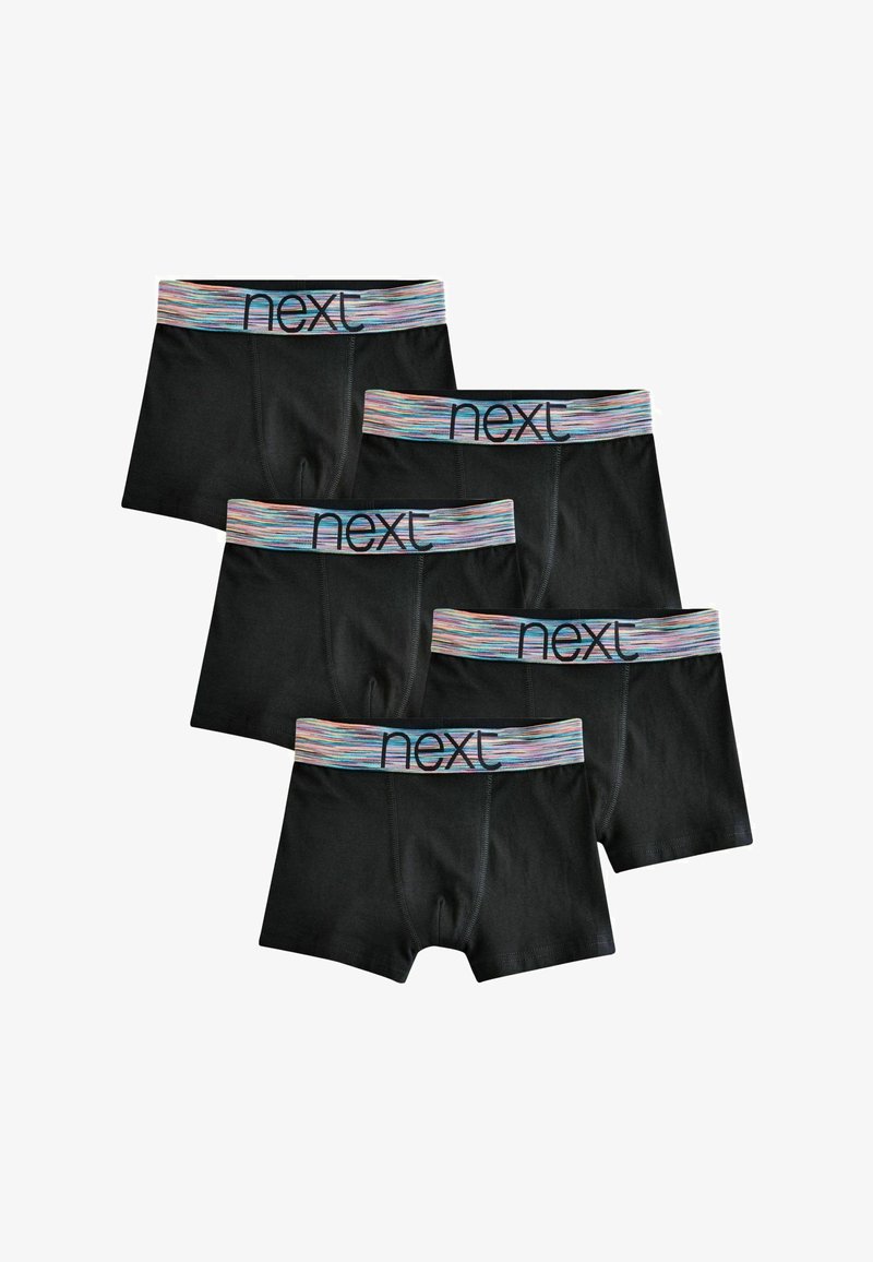 Crne bokserice u setu od pet komada s elastičnom trakom u raznobojnim prugama na kojoj se nalazi logo "next" u crnom slovima.