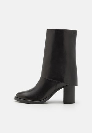 Stiefelette - black