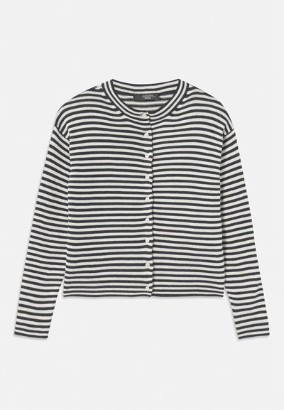 Gestreifter Cardigan mit langen Ärmeln aus Strickstoff. Merkmale sind marineblaue und weiße Streifen, runder Halsausschnitt und Knopfleiste.