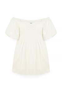 Biela blúzka bez ramienok s nafúknutými rukávmi, so zberaným detailom v oblasti poprsia a so splývavým strihom. Vyrobená z ľahkej tkaniny.