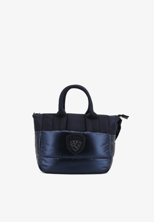 Sac fourre-tout rembourré bleu marine avec deux poignées supérieures, fermeture éclair et un logo en patch à l'avant. Le matériau est lisse et brillant, avec un design en coussiné.