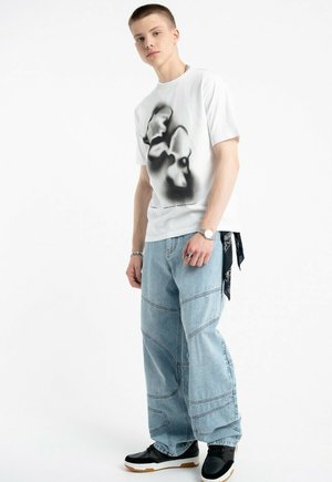 - Jeansy Relaxed Fit