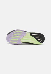 adidas Performance SUPERNOVA RISE - Chaussures de running sur route - aurora black/shadow violet/green spark