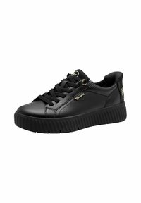 Baskets noires avec une tige lisse, semblable à du cuir, une semelle en caoutchouc noir épaisse, un bout arrondi et des lacets noirs ; avec des accents dorés et un détail de logo.