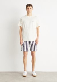 Mads Nørgaard SEA PRINT - Zwemshorts - deep well/vanilla ice