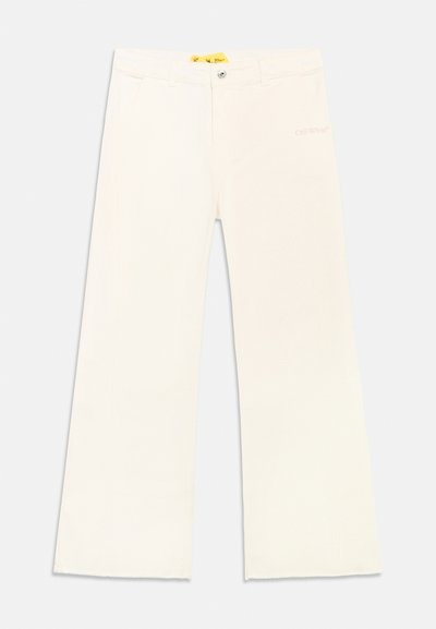 Εκρού παντελόνι με φαρδιά πόδια, κλείσιμο με μπροστινά κουμπιά, θηλιές για ζώνη και διακριτικό κέντημα λογότυπου "Off-White" στο δεξί ισχίο.