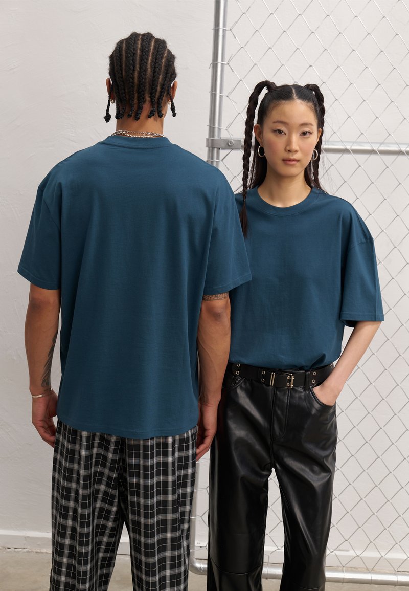 YOURTURN UNISEX BASIC OVERSIZED T-SHIRT - Lihtne T-särk - blue-grey
