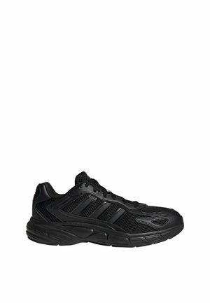 Czarny sportowy sneaker z cholewką z siateczki i syntetyku, amortyzowaną podeszwą z napisem „Cloudfoam” oraz zapięciem na sznurówki, pokazany na zdjęciu z boku.