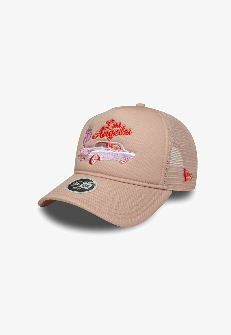 Rosa Trucker-Cap mit Netzrücken, ausgestattet mit gesticktem "Los Angeles" und einem Vintage-Auto-Design. Geschwungener Schirm und verstellbarer Riemen.