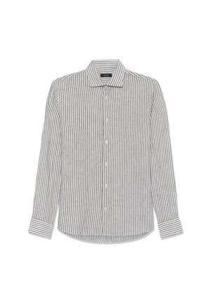 Męska koszula na długi rękaw na guziki z wąskimi pionowymi beżowo-białymi paskami, kołnierzem typu rozpiętego i zapinanymi na guziki mankietami, ułożona na płasko na białym tle.