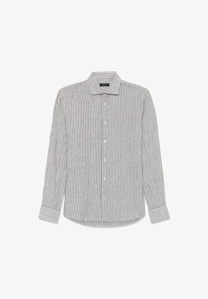 Męska koszula na długi rękaw na guziki z wąskimi pionowymi beżowo-białymi paskami, kołnierzem typu rozpiętego i zapinanymi na guziki mankietami, ułożona na płasko na białym tle.