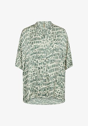 Lühikeste varrukate ja nööpidega särk helesinises toonis, mis on kaunistatud tumeroheliste abstraktsete mustritega. Särgil on lõtv lõige ja kaardus alläär.