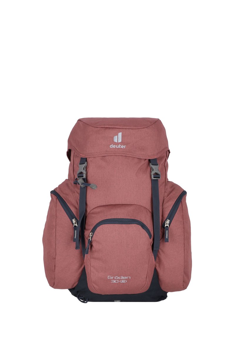 Zaino in tessuto rosso tenue, dotato di molteplici tasche con cerniera, spallacci regolabili e un fondo blu scuro. Logo del marchio in evidenza.