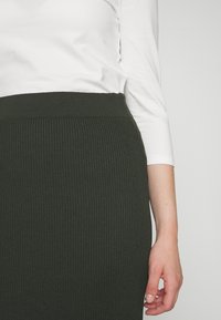 ONLY ONLPEACH PENCIL MIDI SKIRT - Blyantskjørt - duffel bag