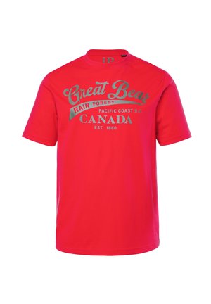 T-shirt in cotone rosso con testo grigio: "Great Bear Rain Forest Pacific Coast B.C. Canada Est. 1880." Maniche corte e scollo a girocollo.