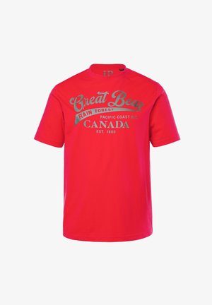 T-shirt in cotone rosso con testo grigio: "Great Bear Rain Forest Pacific Coast B.C. Canada Est. 1880." Maniche corte e scollo a girocollo.