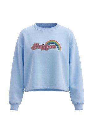 Lyseblå sweatshirt med lange ærmer, ribmanchetter og ordet "Rainbow" med en farverig regnbuegrafik på brystet.