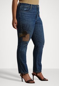 Lauren Ralph Lauren Woman PATCHWORK BOYFRIEND TAPERED ANKLE JEAN - Mom Jeans - harvest wash