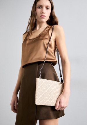By Malene Birger IVY PURSE - Olkalaukku - feather