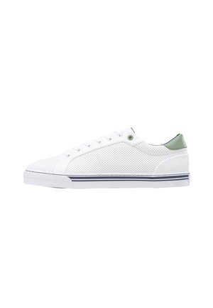 Trainers - green