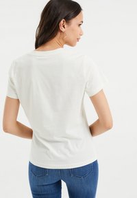 WE Fashion Basic póló - off-white