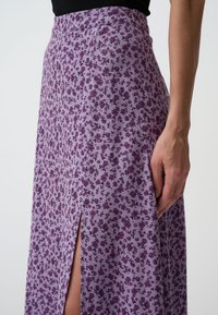 Jimmy Key FLORAL PATTERNED HIGH WAIST  - Gonna a campana - lilac