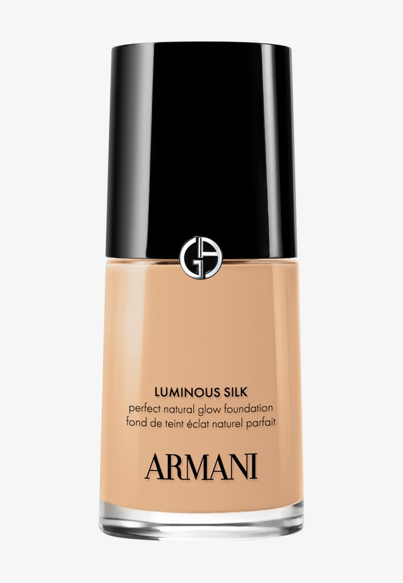Flasche der Armani Luminous Silk Foundation mit beiger Flüssigkeit und schwarzem Deckel mit Giorgio Armani Logo.