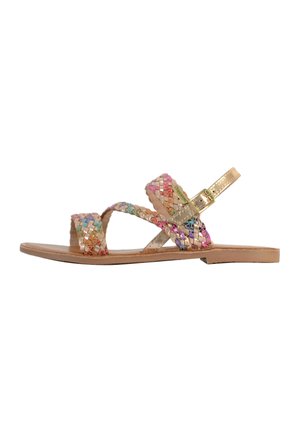 Geweven platte sandalen met meerkleuren banden in roze, goud en zilver; met een gouden gesp en een beige zool.