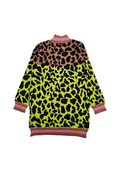 Maglione lavorato a maglia in nero, marrone e stampa leopardata verde neon, con colletto e polsini a coste rosa. Vestibilità ampia con spalle basse.