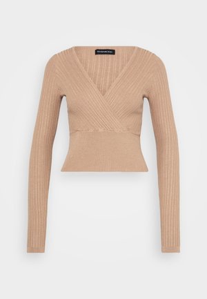 Haut à manches longues beige côtelé avec un décolleté en V profond et un design enroulé, présentant une silhouette ajustée et un tissu texturé.