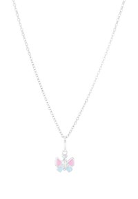 Collar de plata con un colgante de mariposa que presenta acentos en rosa y azul, sobre una cadena delicada con una textura suave.