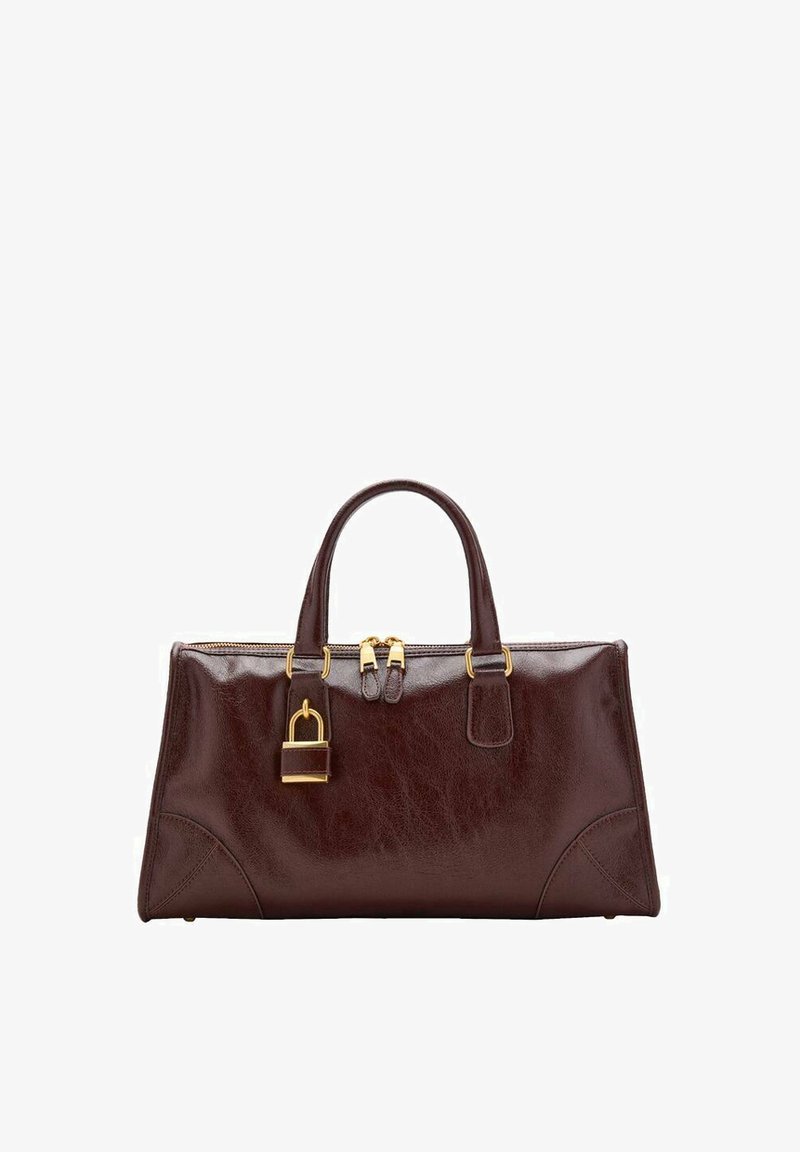 Ruskea nahkalaukku, jossa on sileä pinta, kultaiset yksityiskohdat, lukko-aksentti ja kaksi yläkahvaa. Suorakulmainen muoto, jossa on pyöristetyt reunat.