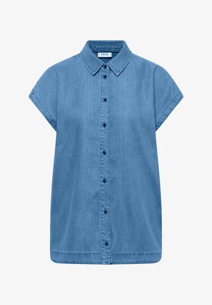 Chemise en denim bleu clair à manches courtes avec boutonnage devant et col classique, présentant des coutures visibles et un ourlet droit.