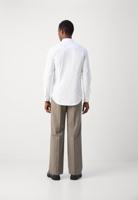 Esprit Chemise classique - white