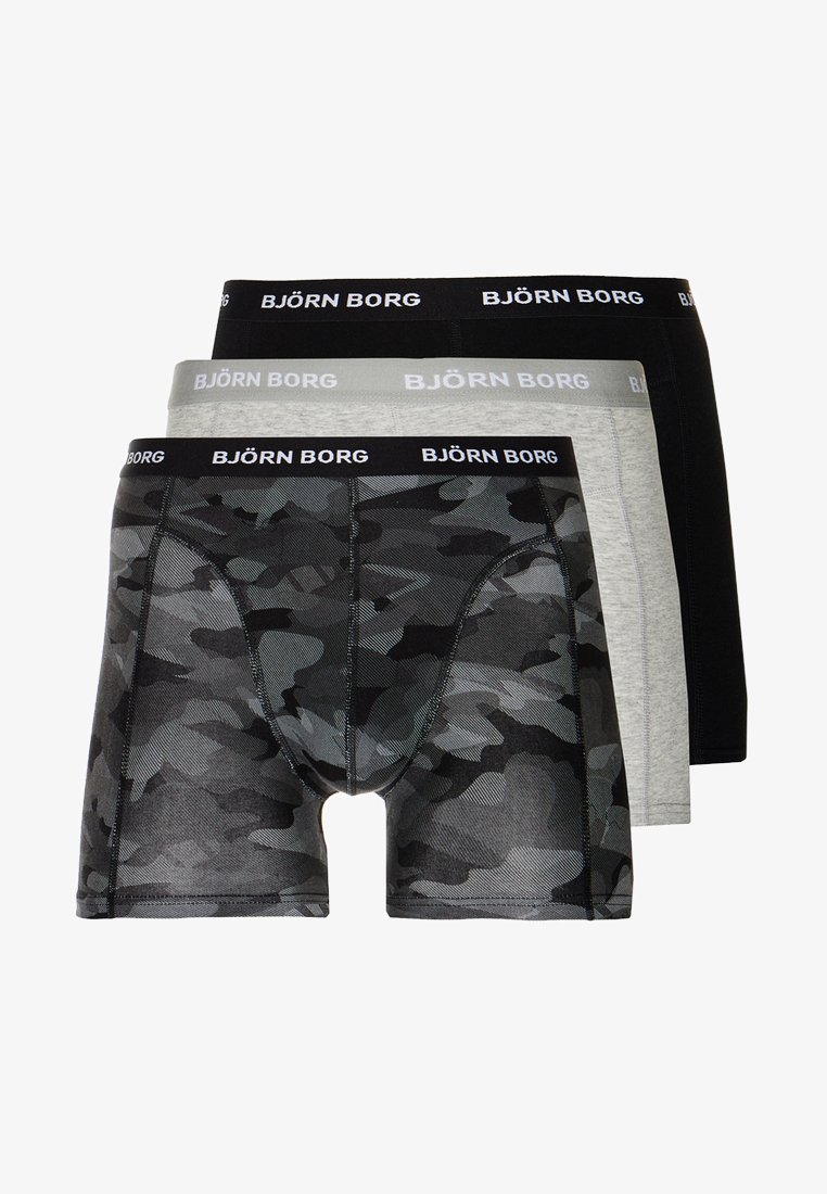 Três pares de boxers: um preto, um cinza e um com um padrão de camuflagem preto. Todos apresentam uma faixa elástica com o texto "BJÖRN BORG".