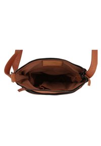 Læder crossbody taske i lys brun, med lynlås-lukning og stofforet indvendigt. Indeholder en lille lomme til organisering.
