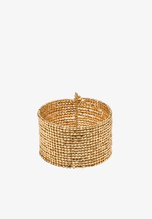 Large bracelet en or composé de plusieurs rangées de petites perles rondes reliées en motif de maille avec un fermoir.