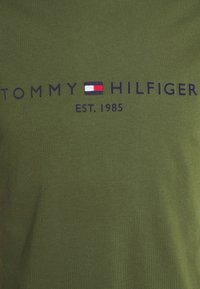 Tommy Hilfiger T-shirt med print - dark green