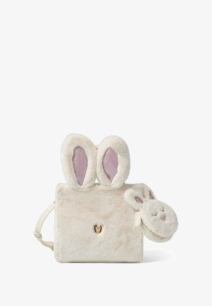 Neplederen tas in crème met pluizige konijnenoren en een konijnenface ritszakje. Voorzien van gouden hart hardware en een verstelbare schouderband.