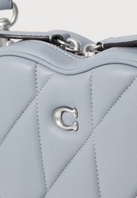 COACH QUILTED HEART  - Borsa a tracolla - grey blue