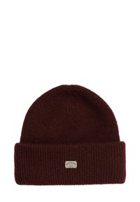 Burgundowa dzianinowa czapka z wywiniętym daszkiem, z małą prostokątną naszywką z logo "Superdry NYC Athletic". Miękka w dotyku.