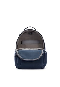 Sac à dos bleu marine avec une fermeture éclair, comportant deux compartiments. Il a une texture douce, un doublage intérieur gris et une poignée de transport en haut.