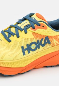HOKA CHALLENGER 7 - Terepfutó cipők - lemonade/squash